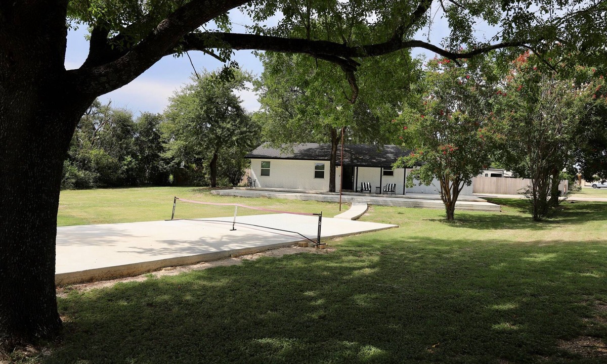 Belton House | Charming 3BR Retreat Near Lake Belton w/Wi-Fi & Sports Court