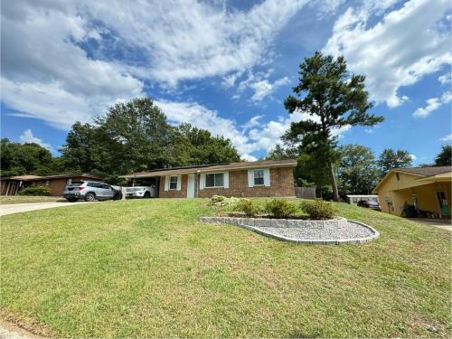 Belvedere House | Charming 3BR with Interstate Access