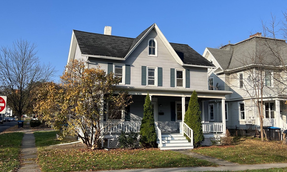 South Main Street House | Charming 4 BD near DT Geneva