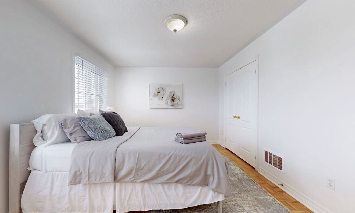 Brampton House | Charming 4-bed Home Away From Home in Brampton, ON