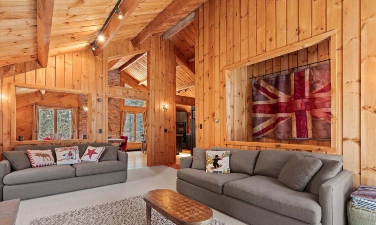 Winhall House | Charming 4-bedroom, 3 bath ski house 8 minutes from Stratton Mountain.