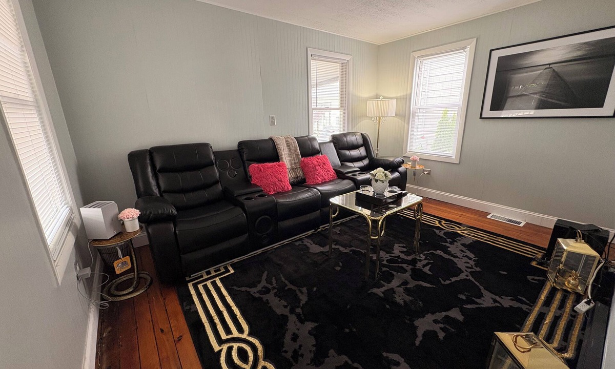 Devon House | Charming 4-bedroom Beach House