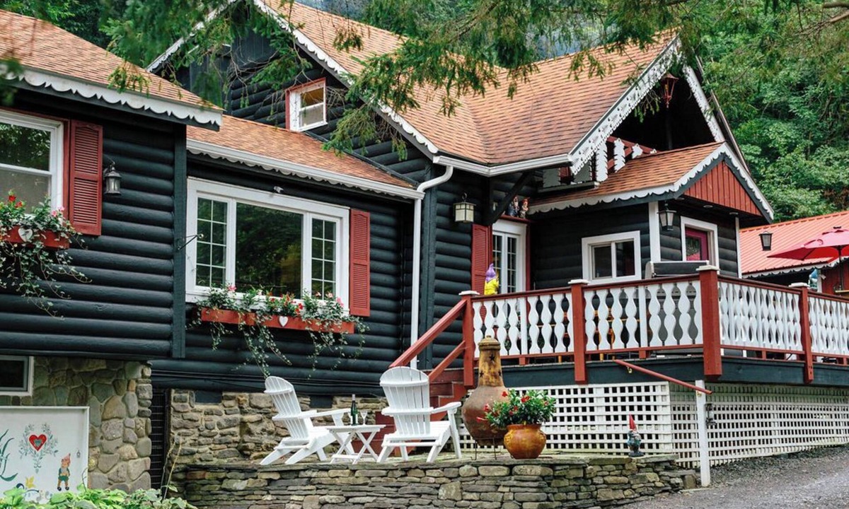 Oliverea Ski Chalet | Charming 4 bedroom chalet, 2 fireplaces