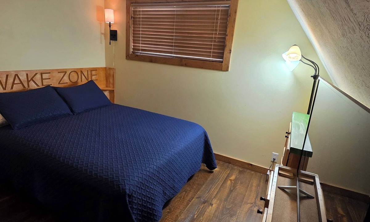 Lampe Cabin | Charming 4-bedroom cabin overlooking Table Rock Lake