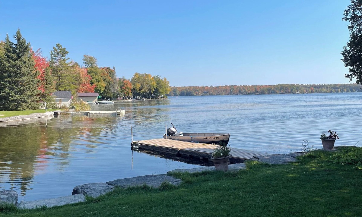 Buckhorn Cottage | Charming 4-bedroom cottage in beautiful Buckhorn with AC