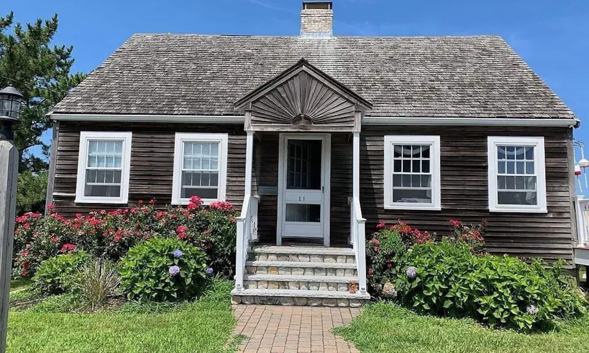 North Scituate House | Charming 4-bedroom cottage in Scituate perfect for your beach getaway