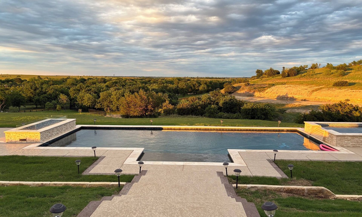 Dennis Other | Charming 4-bedroom farmhouse in lovely Aledo with Pool, Hot Tub & Fire Pit