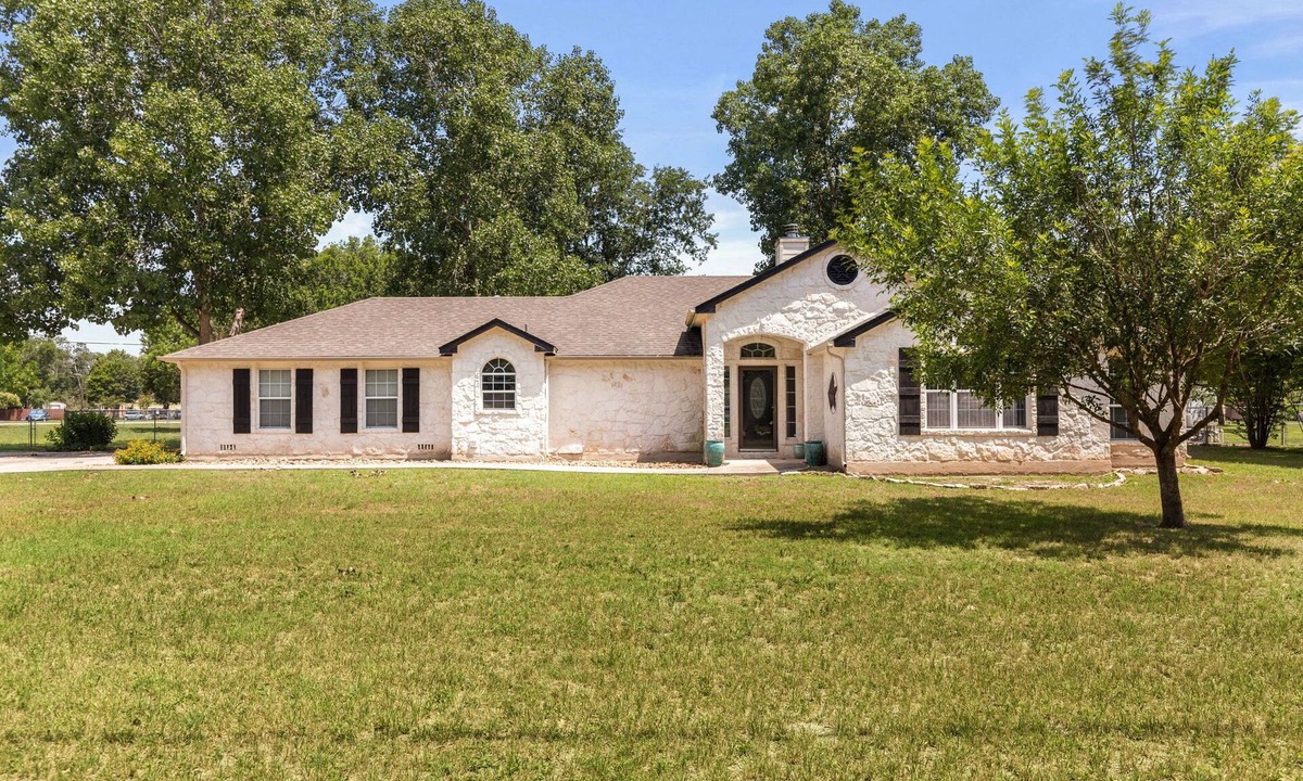 McQueeney House | Charming 4 Bedroom House near Lake McQueeney