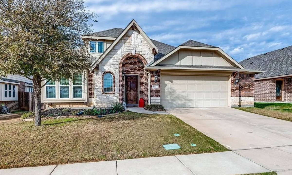 Little Elm House | Charming 4-bedroom house with Greenbelt views in Oak Point