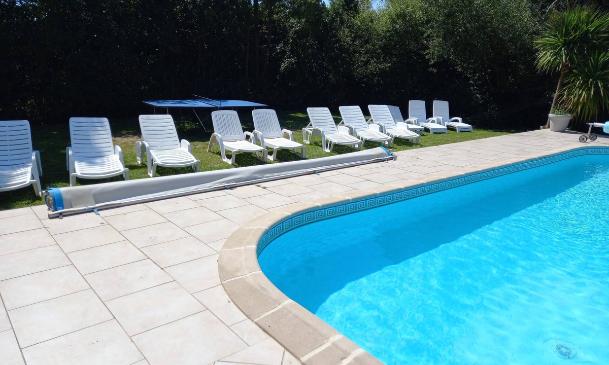 Lairoux House | Charming 4-bedroom house in Lairoux with WiFi and Pool