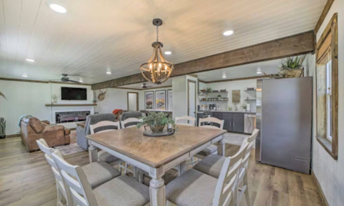 Eufaula Cottage | Charming 4-bedroom Lakeview Ranch Retreat at Eufaula Cove with AC