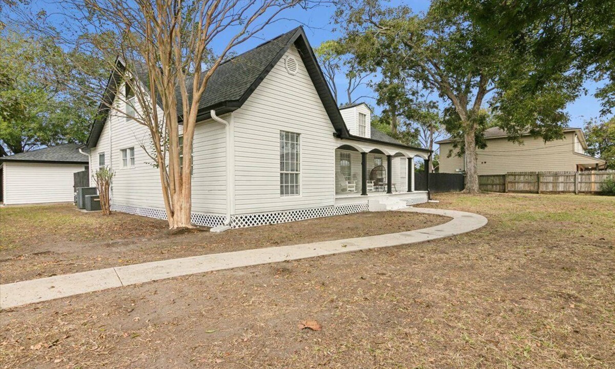 Nederland House | Charming 4-Bedroom Retreat with Pool & Modern Amenities
