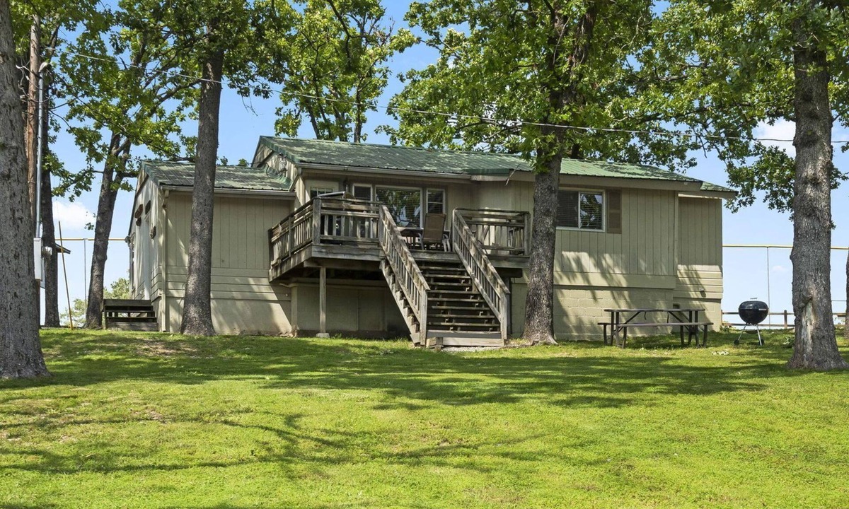 Branson West Resort | Charming 4-bedroom Lake House in a Resort Setting on Table Rock Lake MO