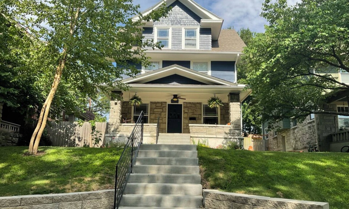 Kansas City House | Charming 4-bedroom house in the heart of KC near Stadiums with basketball court