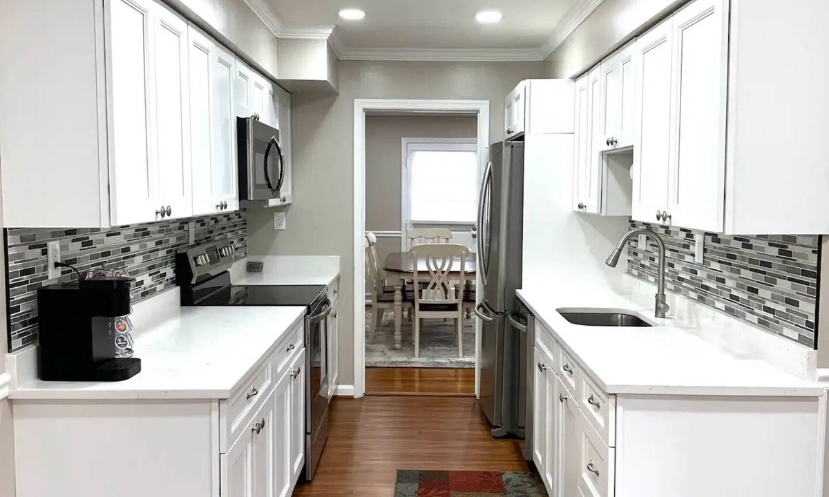 Oakton House | Charming 4 BRs 4 beds 2.5 baths 20min DC