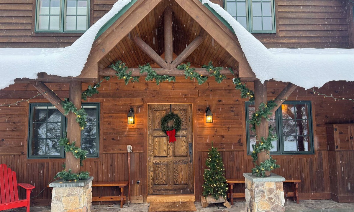 Carrabassett Valley Ski Chalet | Charming 4-bedroom mountainside chalet on Sugarloaf golf course