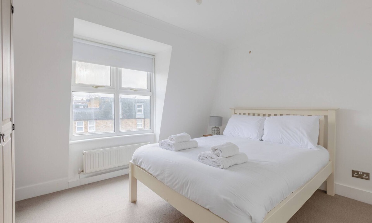 Vauxhall House | Charming 4BD Home, 6 mins from Nine Elms Station
