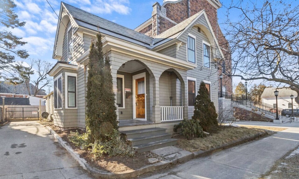 Old North End House | Charming 4BR House - Burlington