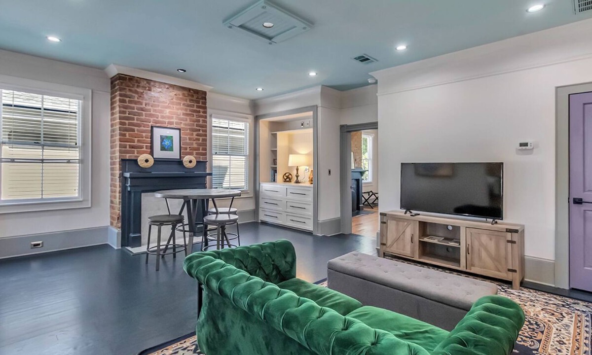 Savannah Victorian District House | Charming 4BR Townhouse w/Porches In Historic District Walk to Forsyth Park