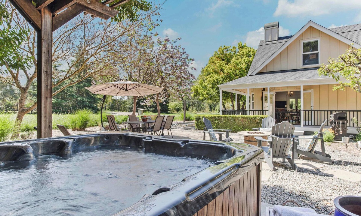 Kenwood House | Charming 4BR Wine Country Getaway w/Spa & Firepit