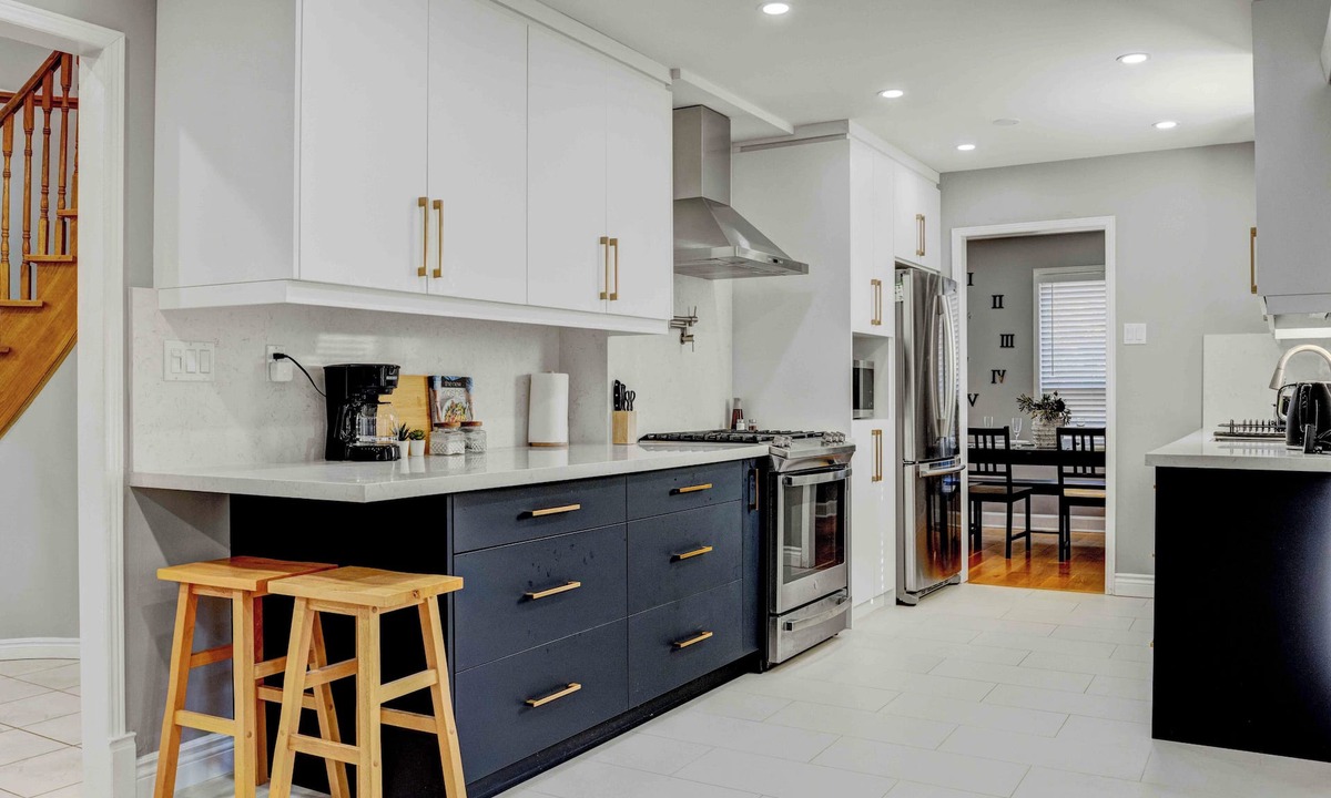 Oakville House | Charming 5 BDRM Oakville Getaway | EV Charger