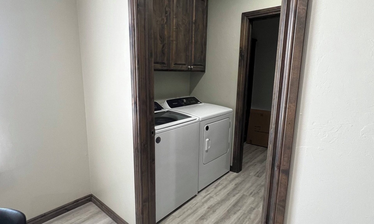 Washita County Condo | Charming 5-bedroom Lake side in Colony OK Unit #1