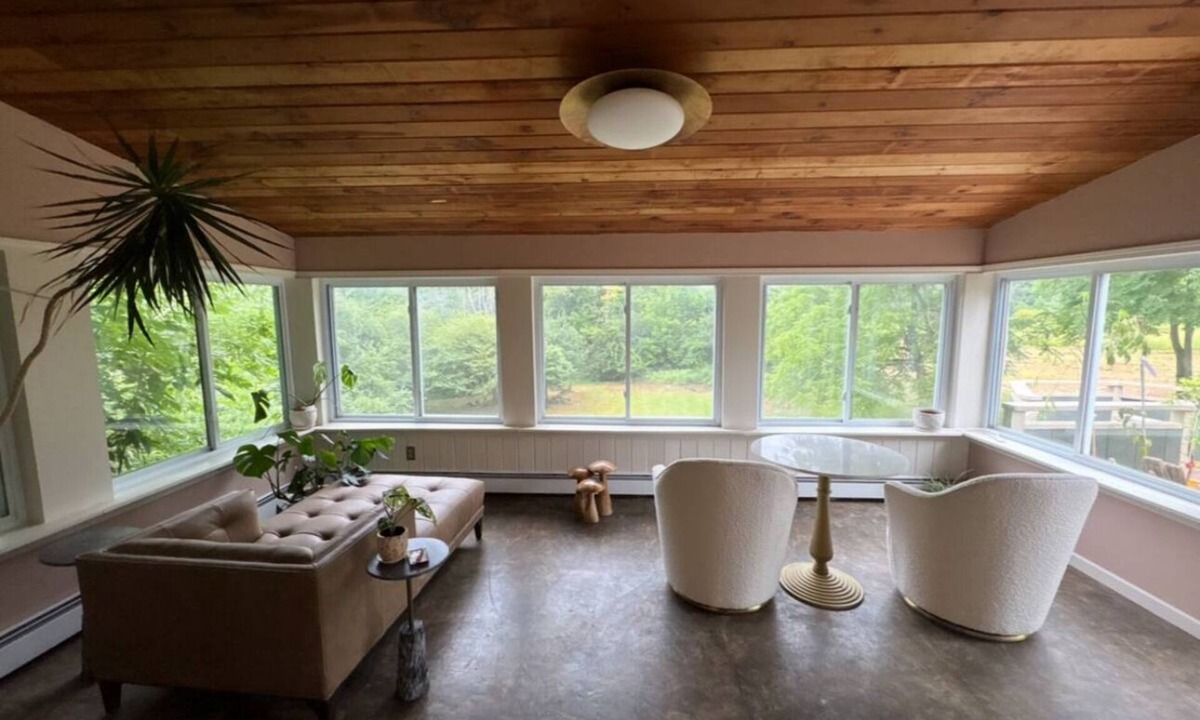 Town of Aurora Other | Charming 5- bedroom farmhouse in awesome East Aurora