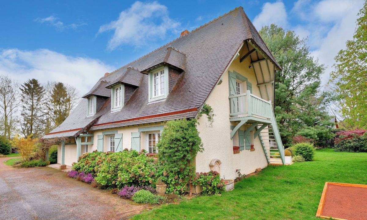 Le Thuit-de-l'Oison House | Charming 5-bedroom countryside home near Rouen with pool