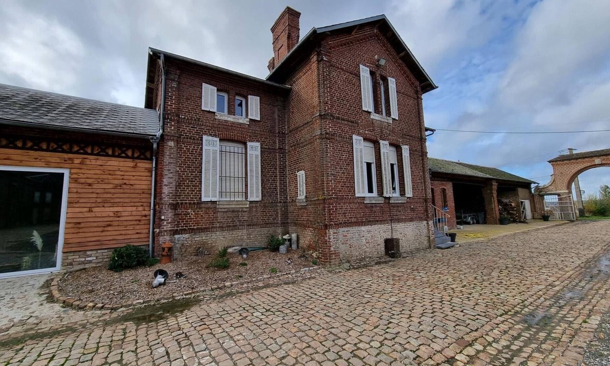Sains-du-Nord Cottage | Charming 7-Bedroom Farmhouse with Garden, Horse Facilities, and Proximity to Val Joly Attractions