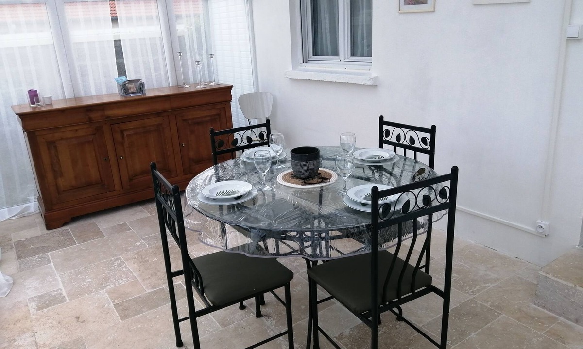 Giberville House | Charming 70m2 town house 15kms from the sea and 4 kms from Caen. Parking