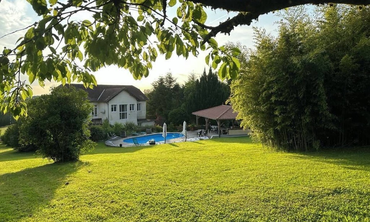 Bussiere-Galant House | Charming 8 Bed Retreat Perfect for Group Getaways. Edge of village.