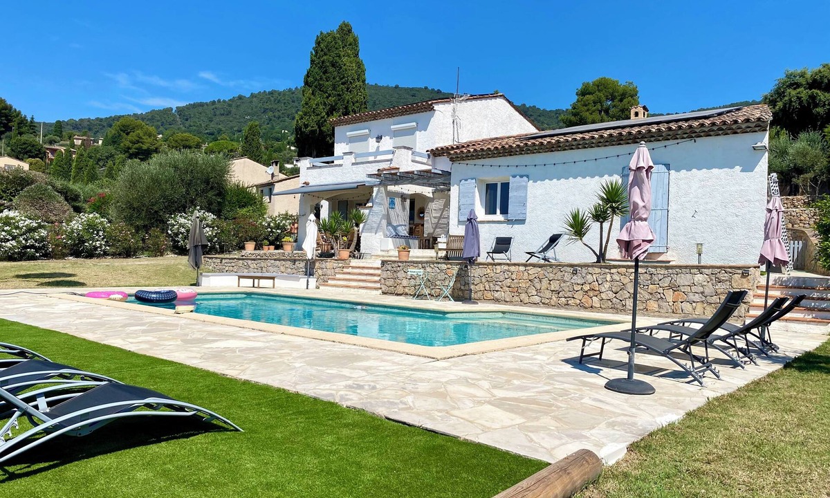 Le Tignet Villa | Charming 8 room villa with private pool overlooking hills