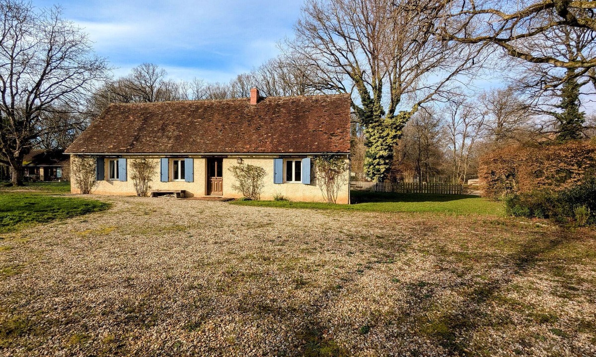 Mers-sur-Indre Cottage | Charming accommodation with park and pond in Mers-sur-Indre