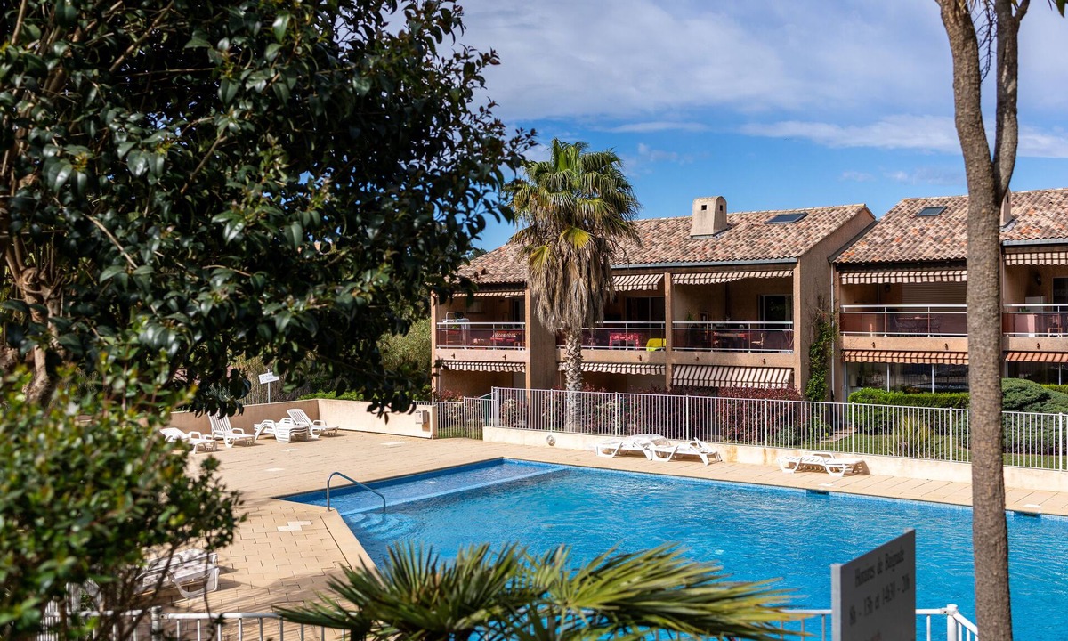 Le Pradet Apartment | charming accommodation swimming pool terrace