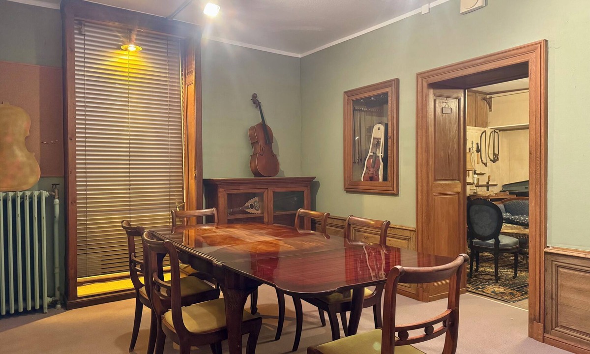 Mirecourt Apartment | Charming accommodation in a former violin maker's workshop