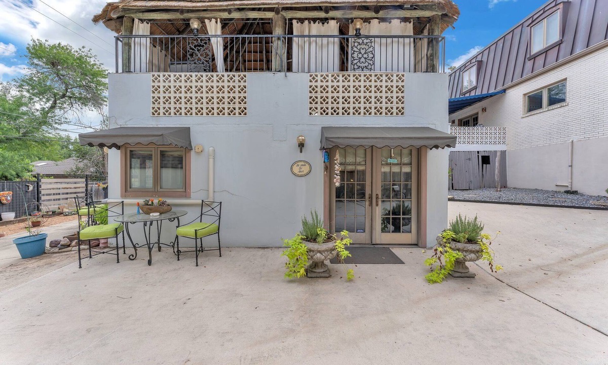 Oak Park - Northwood Apartment | Charming Alamo Heights Studio