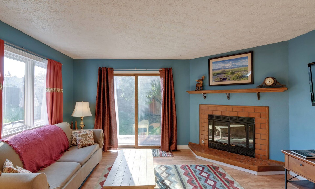 Turnagain House | Charming Anchorage Home w/Grill + Deck!