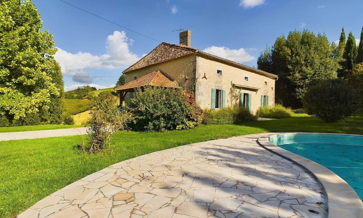 Beaugas House | Charming and authentic 19th century farmhouse with pool, privacy, and views