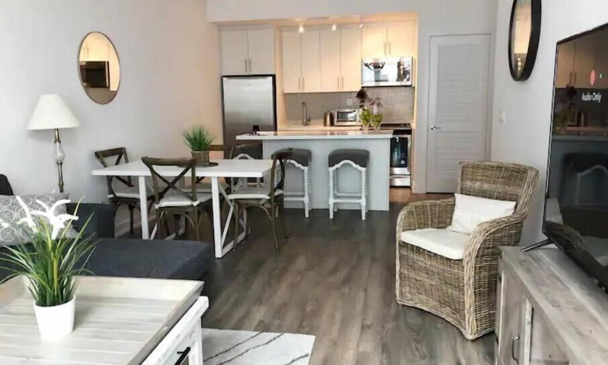 Big Bay Point Condo | Charming and cozy, 1BR Professionally decorated
