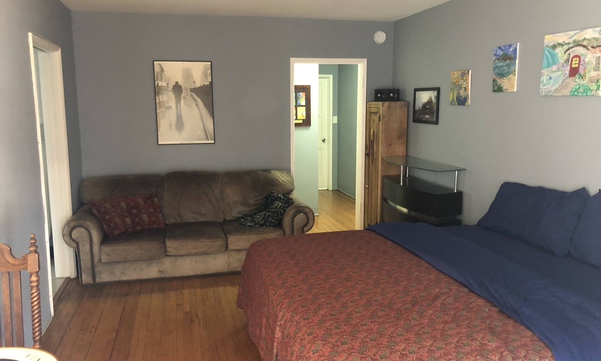 Westwood Apartment | Charming and Cozy Apt in the Hear of Westwood Village