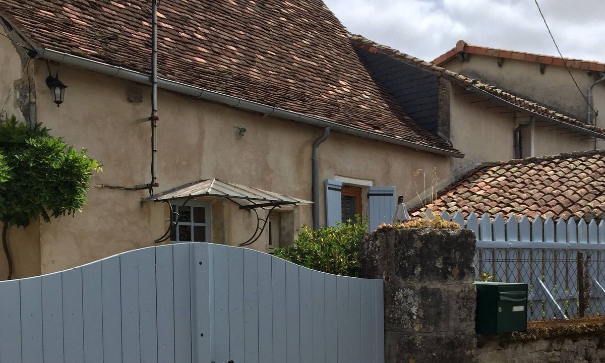 Corgnac-sur-l'Isle Cottage | Charming and peaceful character cottage for two!