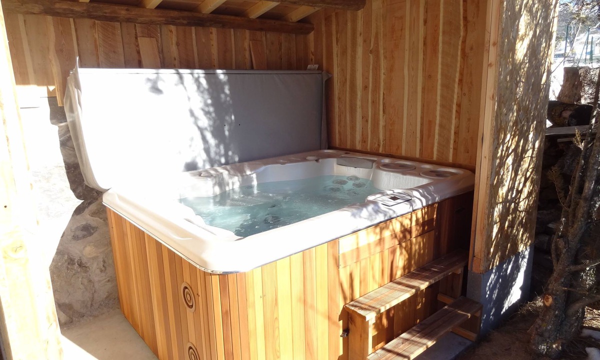 Les Sagnieres Cottage | Charming and relaxing cottage with private jacuzzi