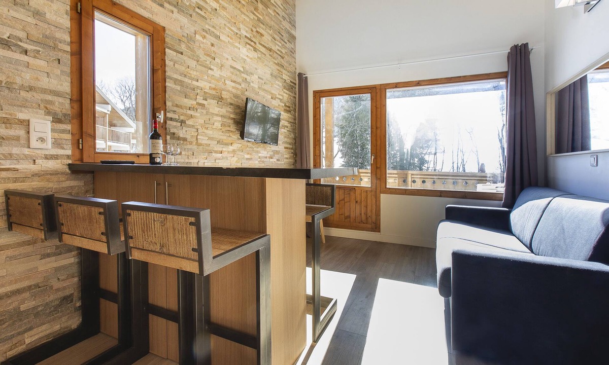 Demi-Quartier Apartment | Charming and Renovated with Balcony! #CA10