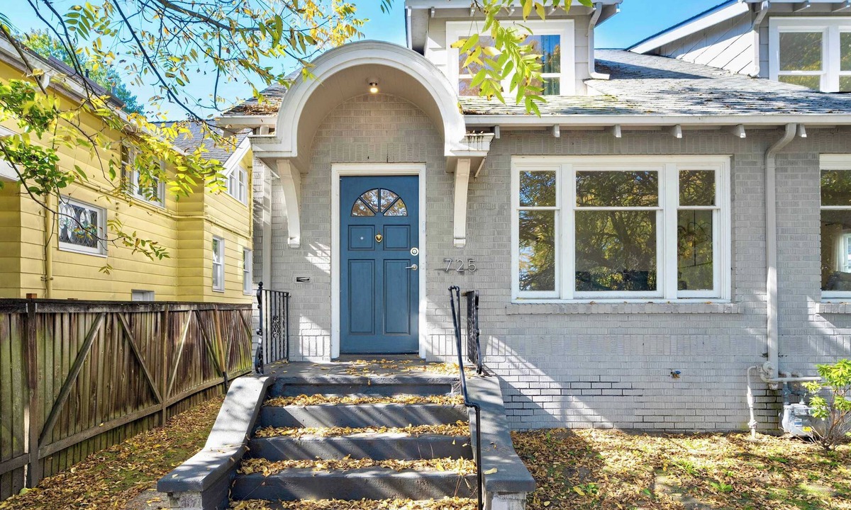 Stevens Condo | Charming and Spacious Seattle 3B3B Townhome