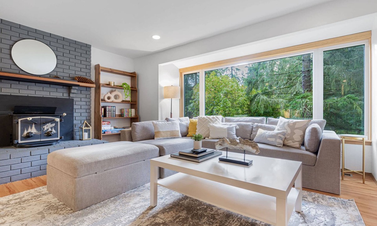 Inglewood-Finn Hill House | Charming and Spacious House with Relaxing Huge Deck