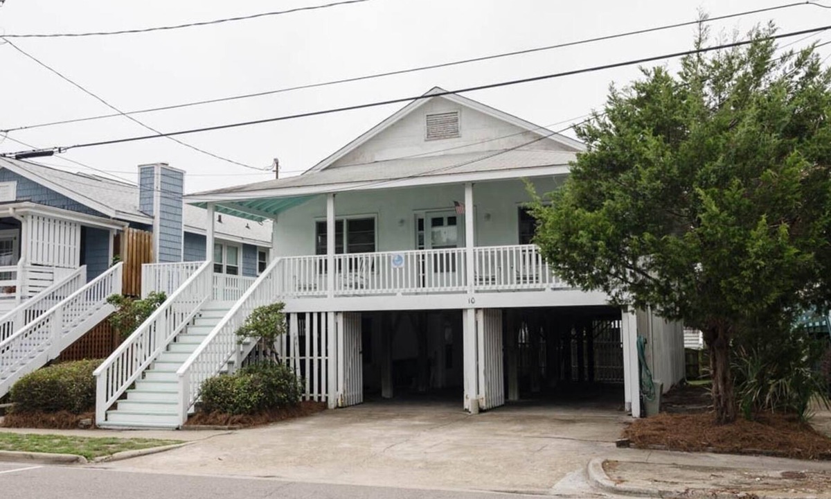Wrightsville Beach House | Charming and comfortable historic beach cottage!