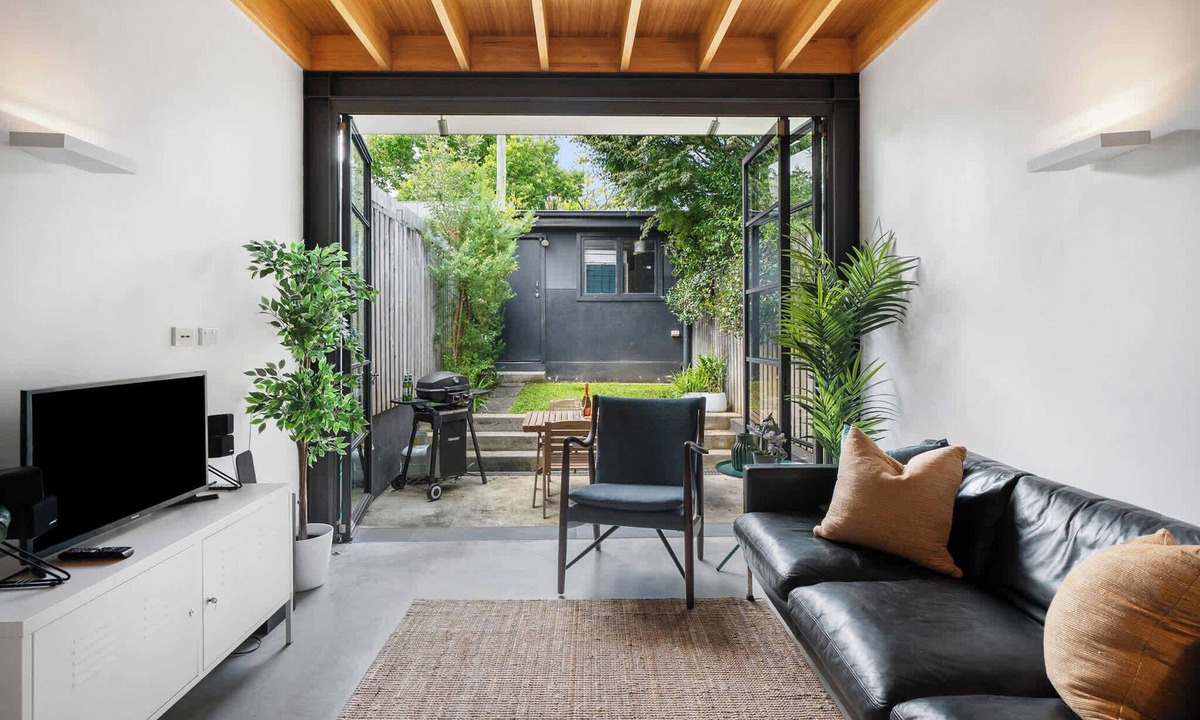 Annandale Apartment | Charming Annandale Oasis with Garage Parking