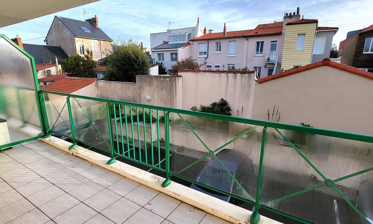Les Sables d'Olonne Apartment | Charming apt with terrace, parking, near beach and shops