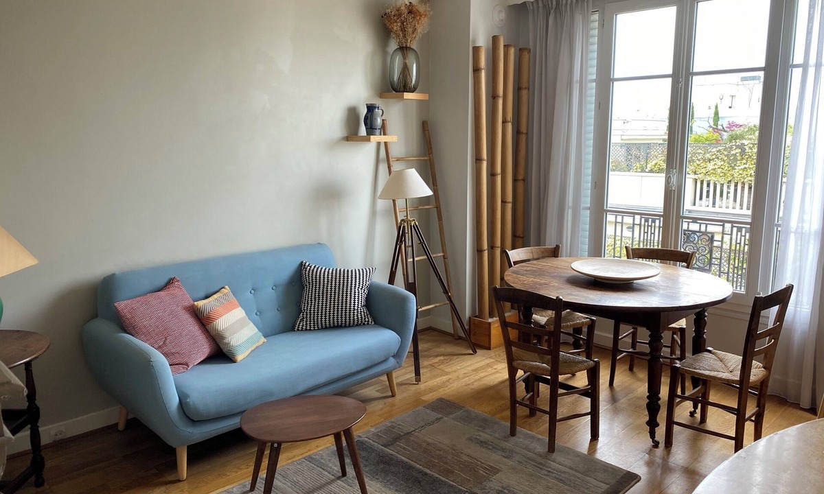 Levallois-Perret Apartment | Charming apartment with unobstructed view, on the top floor of a peaceful building.
