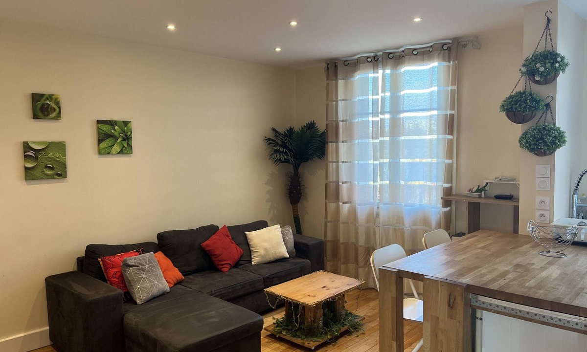 Feuillat Desgenettes Apartment | Charming apartment - 4P